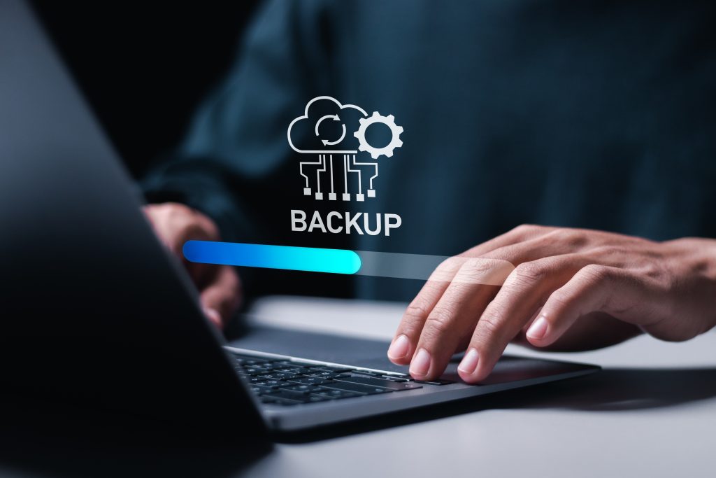 Backup,Concept,,Person,Use,Laptop,With,Virtual,Backup,Status,Bar