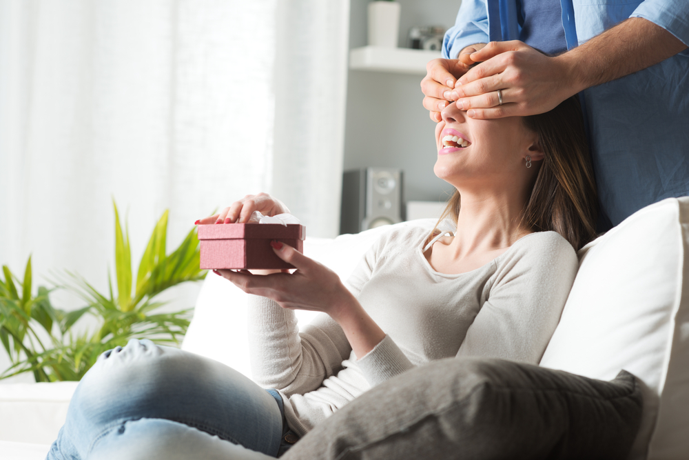 Gift Guide: The Best Experience Gifts for Your Girlfriend This Year