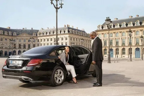 Luxury private driver in Riyadh providing premium chauffeur service for business and leisure travelers in Saudi Arabia.