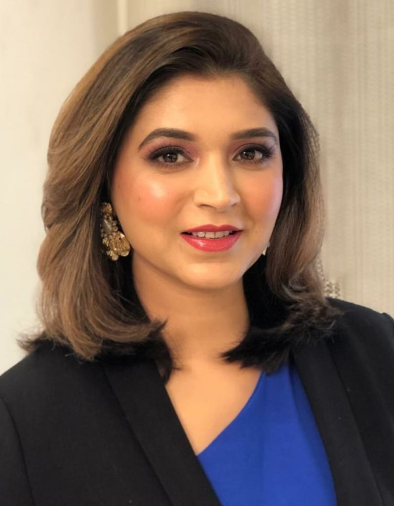 women's fashion stylist