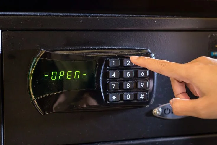 فني فتح خزنة طوارئ أبوظبي