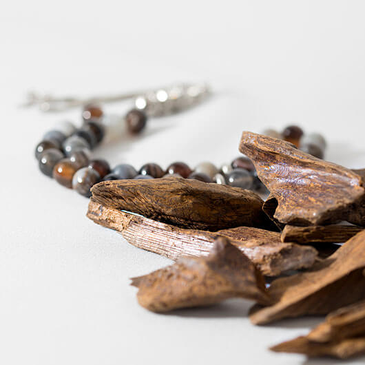 agarwood bracelet supplier